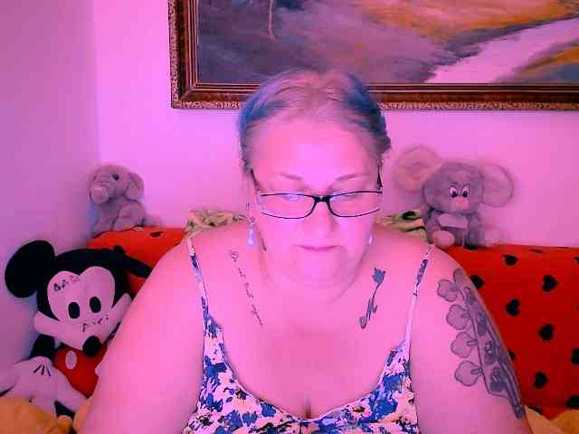 MarryBigBoobs1 webcam