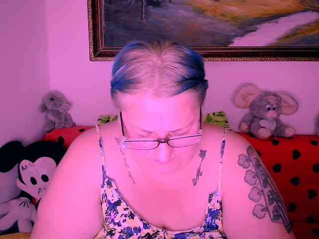 MarryBigBoobs1 webcam