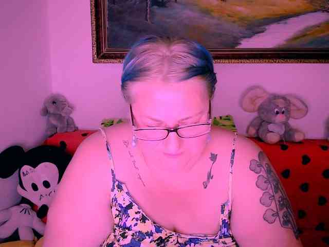 MarryBigBoobs1 webcam