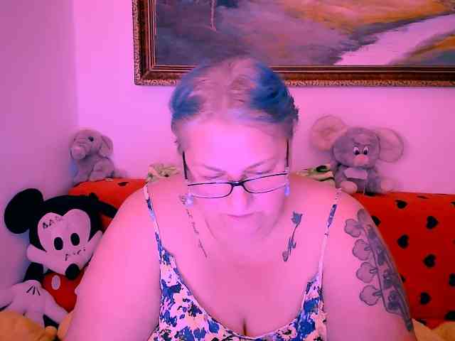 MarryBigBoobs1 webcam