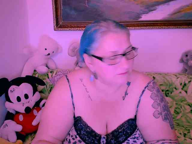 MarryBigBoobs1 webcam