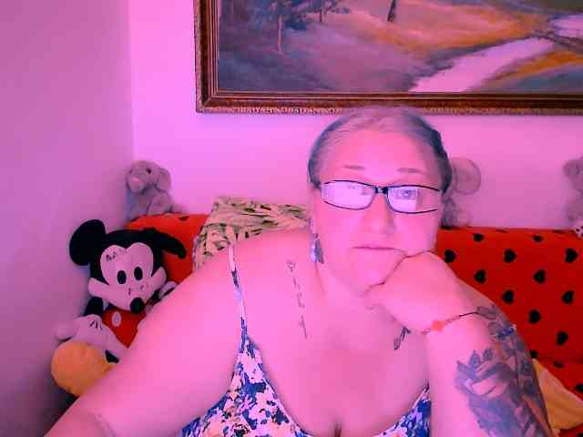 MarryBigBoobs1 webcam