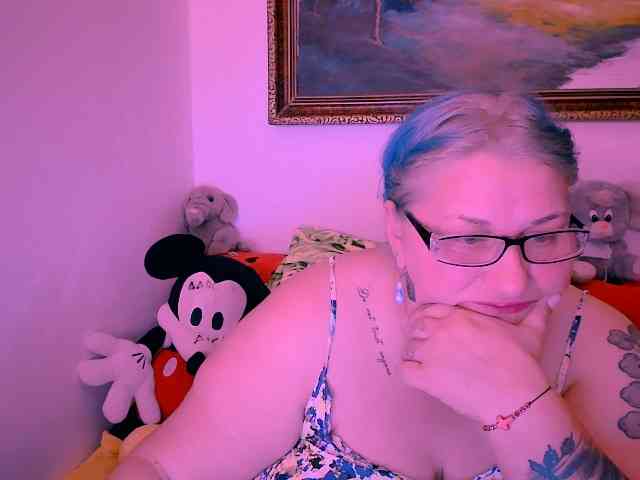 MarryBigBoobs1 webcam