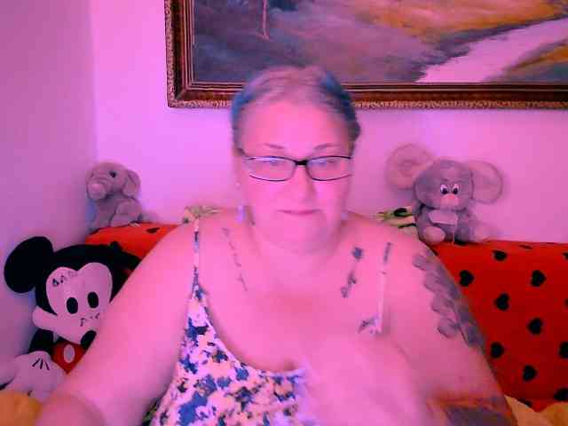 MarryBigBoobs1 webcam