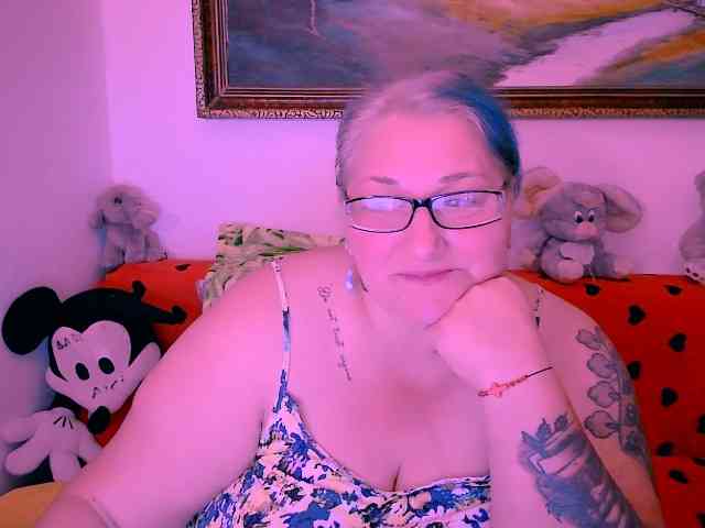 MarryBigBoobs1 webcam