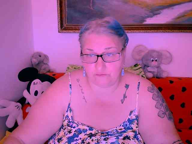 MarryBigBoobs1 webcam