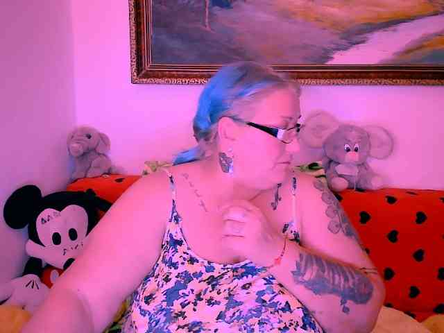 MarryBigBoobs1 webcam