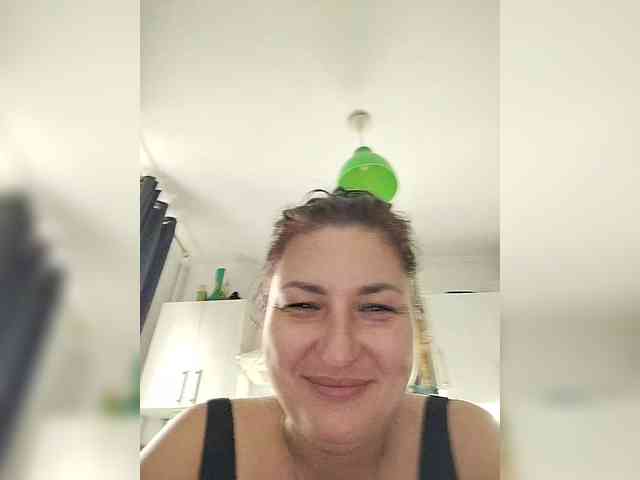 MonicaMilf webcam