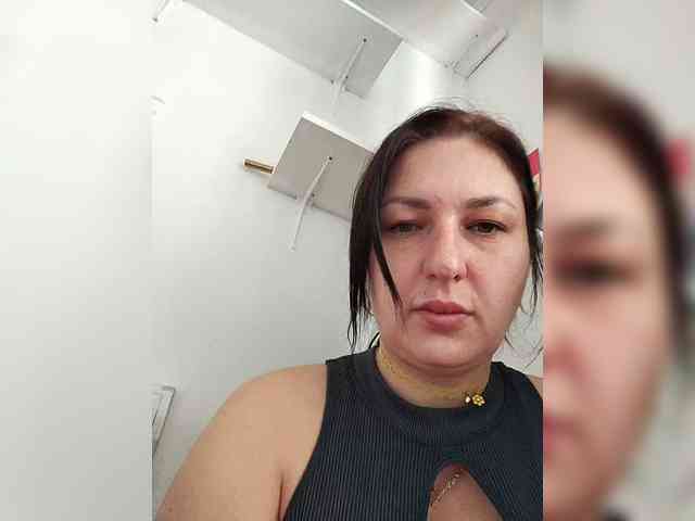 MonicaMilf webcam