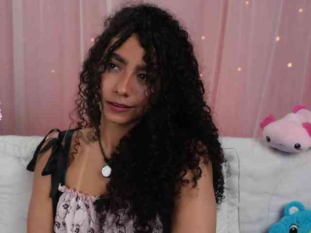Victoria_Curly webcam