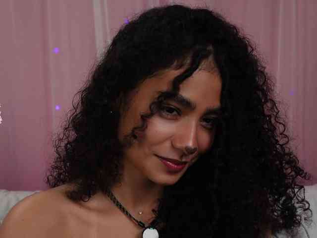 Victoria_Curly webcam