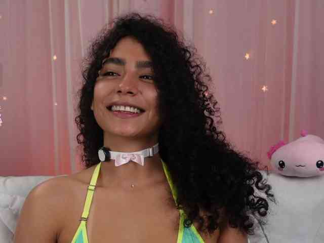 Victoria_Curly webcam