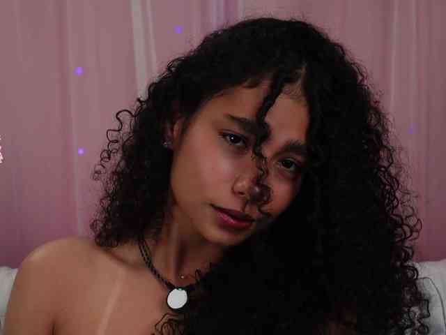 Victoria_Curly webcam