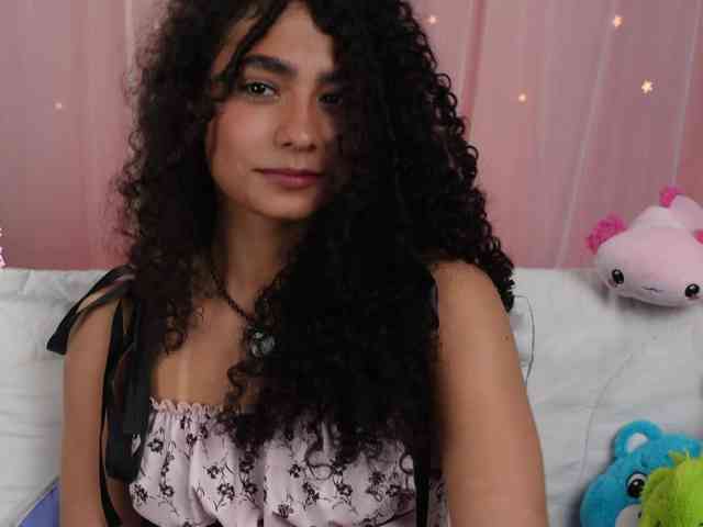 Victoria_Curly webcam