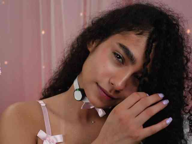 Victoria_Curly webcam