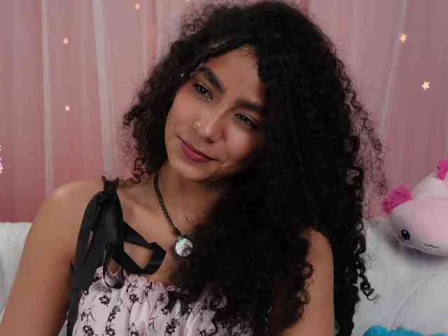 Victoria_Curly webcam