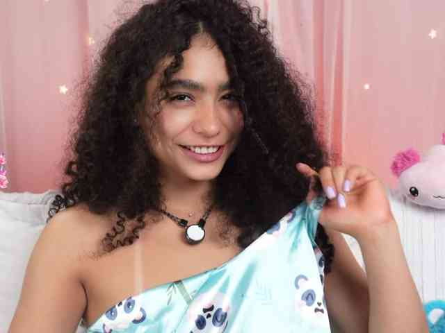 Victoria_Curly webcam
