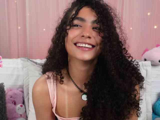 Victoria_Curly webcam