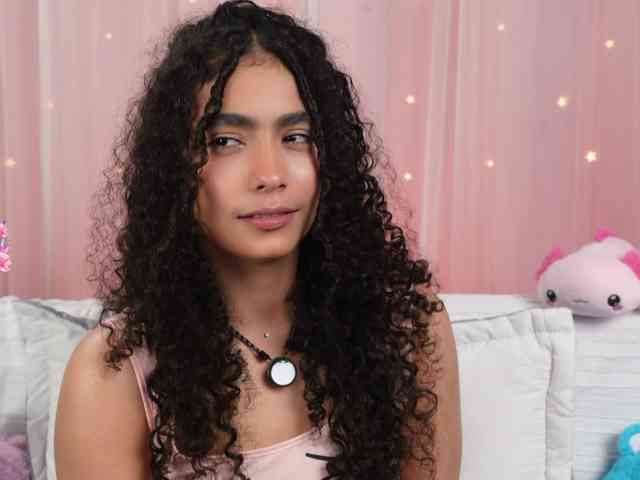 Victoria_Curly webcam