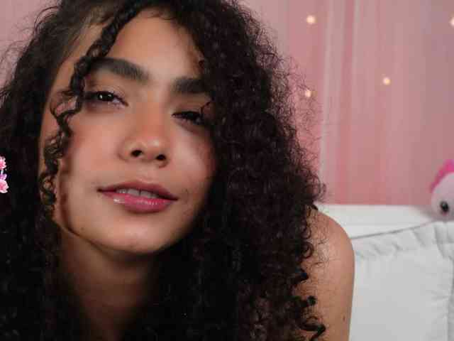 Victoria_Curly webcam
