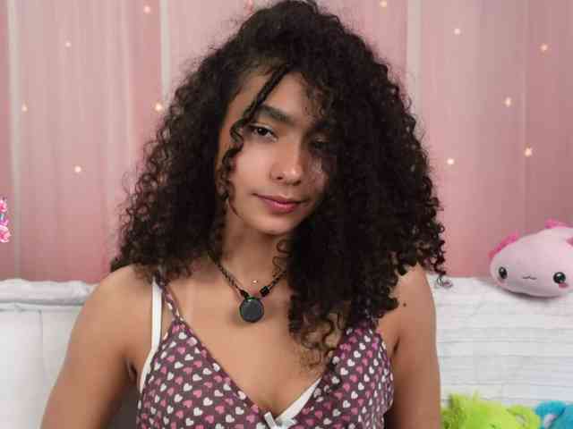 Victoria_Curly webcam