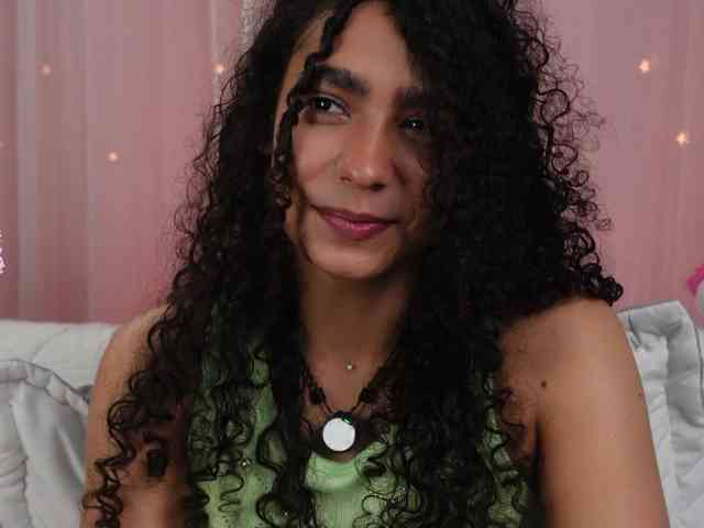 Victoria_Curly webcam