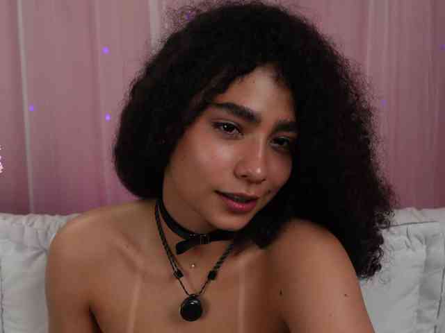 Victoria_Curly webcam