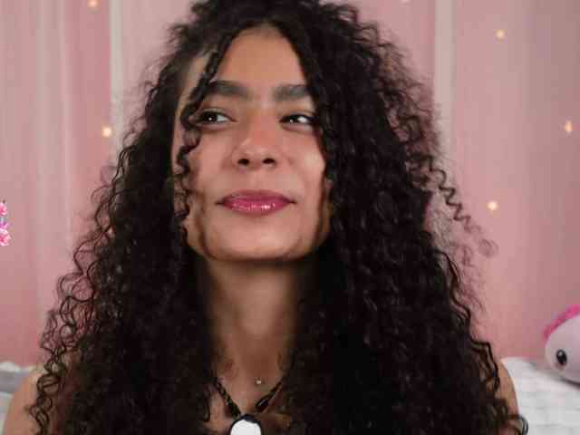 Victoria_Curly webcam