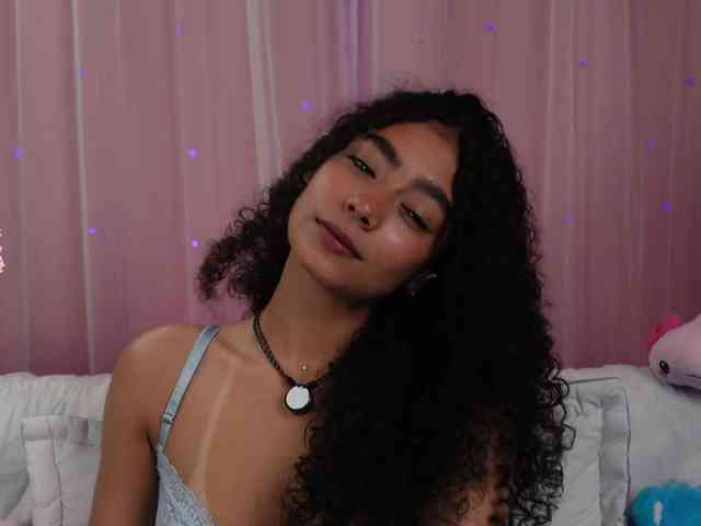 Victoria_Curly webcam