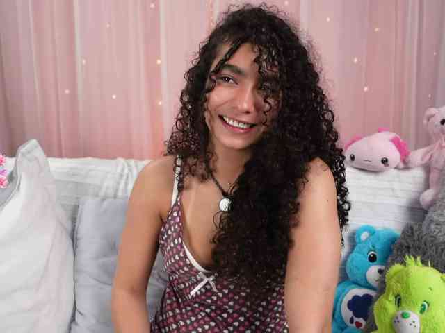 Victoria_Curly webcam