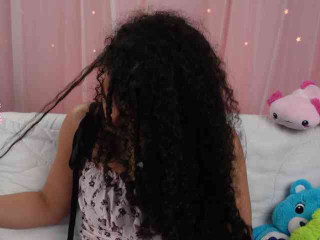 Victoria_Curly webcam