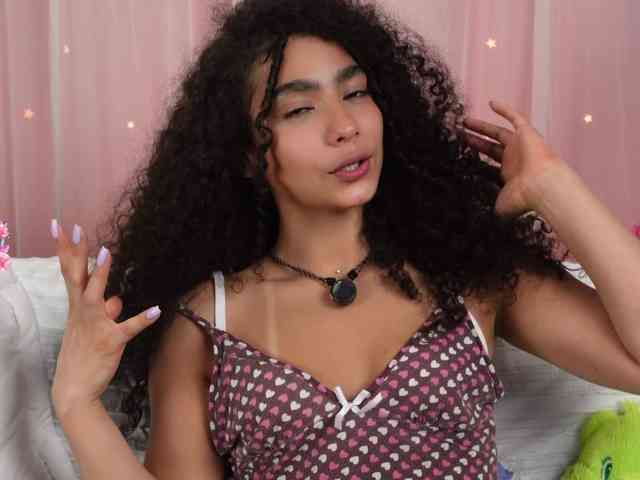 Victoria_Curly webcam