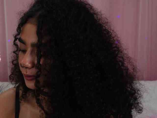 Victoria_Curly webcam