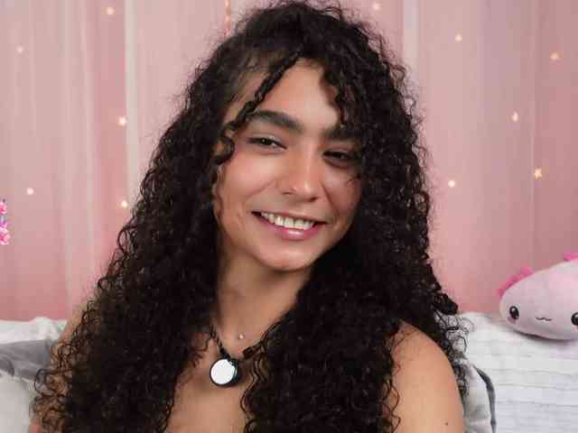 Victoria_Curly webcam