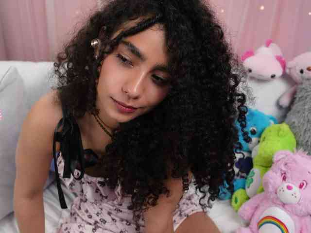 Victoria_Curly webcam
