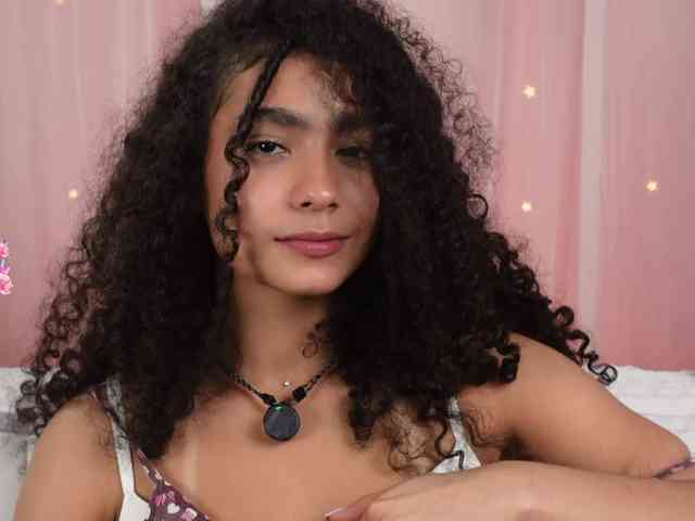 Victoria_Curly webcam