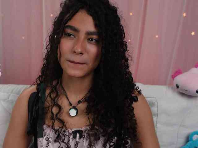 Victoria_Curly webcam