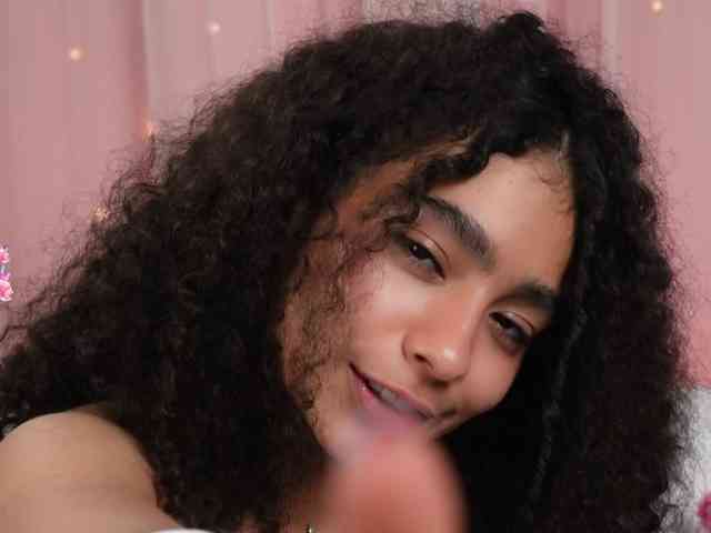Victoria_Curly webcam