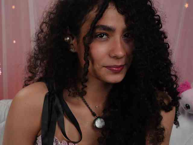Victoria_Curly webcam