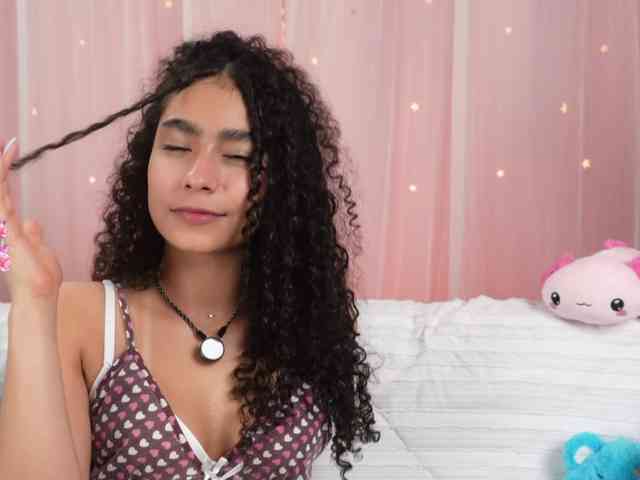 Victoria_Curly webcam