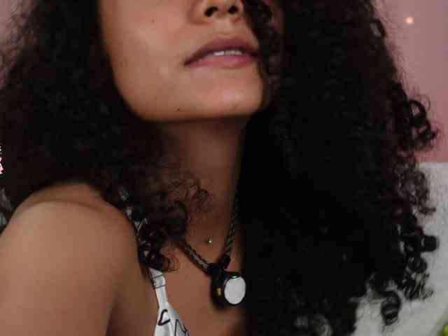 Victoria_Curly webcam