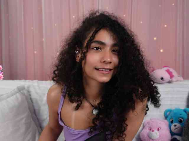 Victoria_Curly webcam