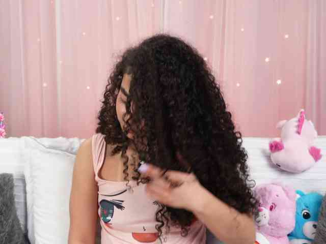 Victoria_Curly webcam