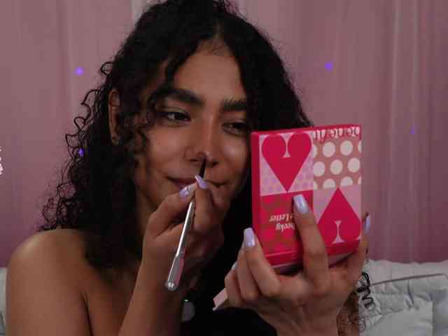 Victoria_Curly webcam