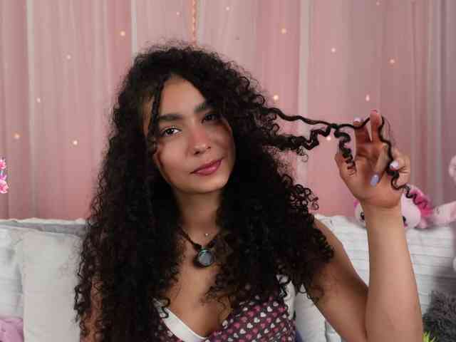 Victoria_Curly webcam