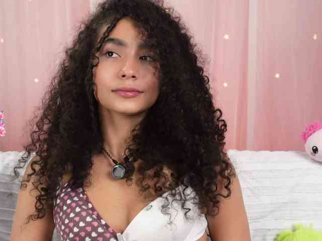Victoria_Curly webcam