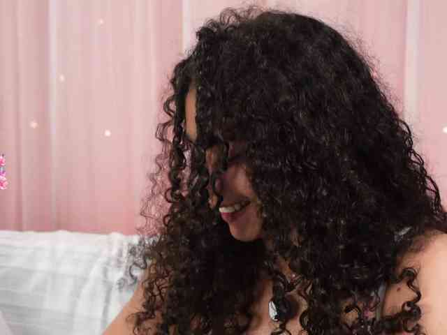 Victoria_Curly webcam