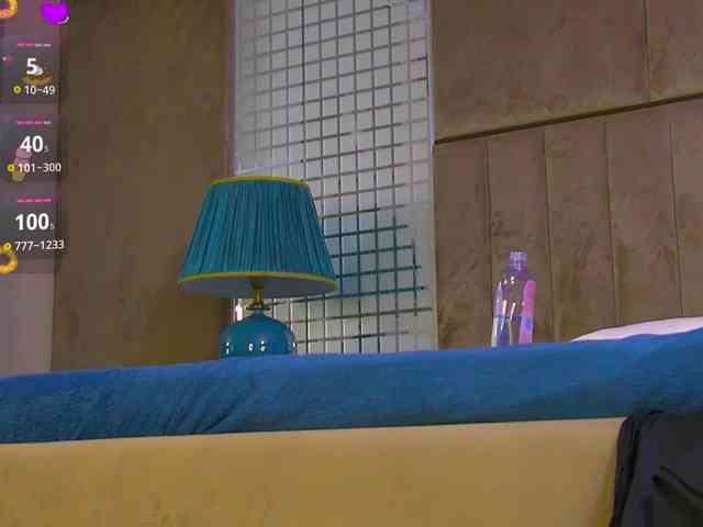 MiaAddison webcam