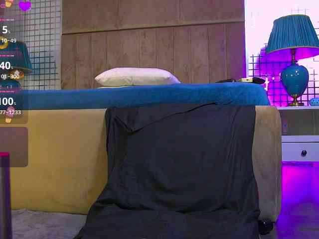 MiaAddison webcam