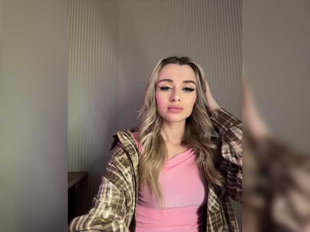 GoldenEmily webcam